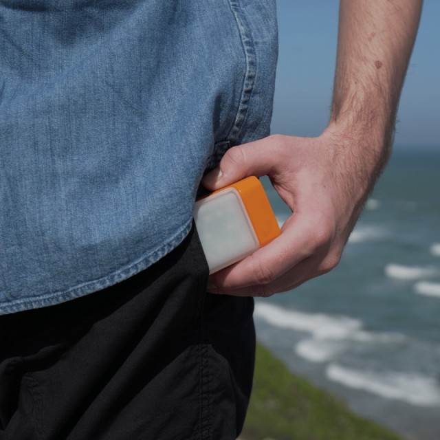 Luftpumpen er liten og får plass i en lomme