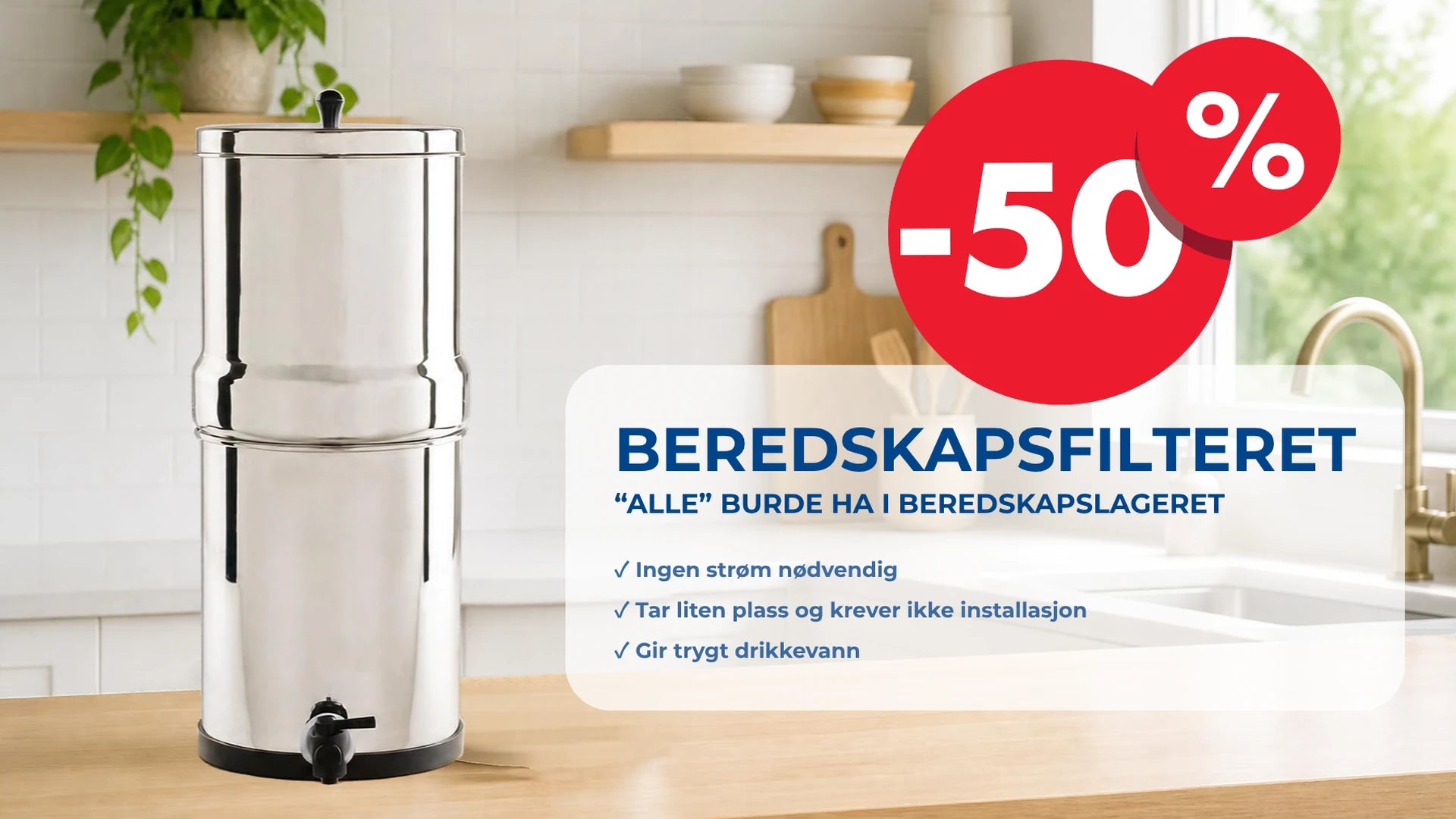 Beredskapsfilter i rustfritt stål på kjøkkenbenk, med tilbud på 50 prosent rabatt. Fungerer uten strøm og krever ikke installasjon.