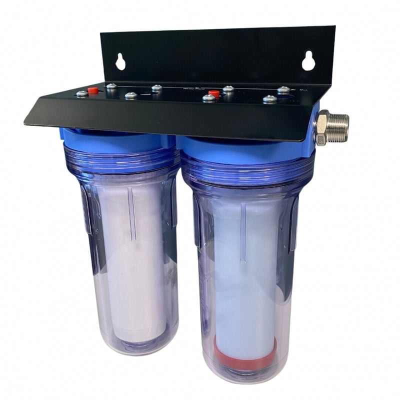 Drikkevannsfilter Eco Friendly Pro med sort brakett og blå filterhus med innsatser