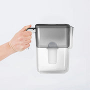 Vannfilter kanne med grått lokk