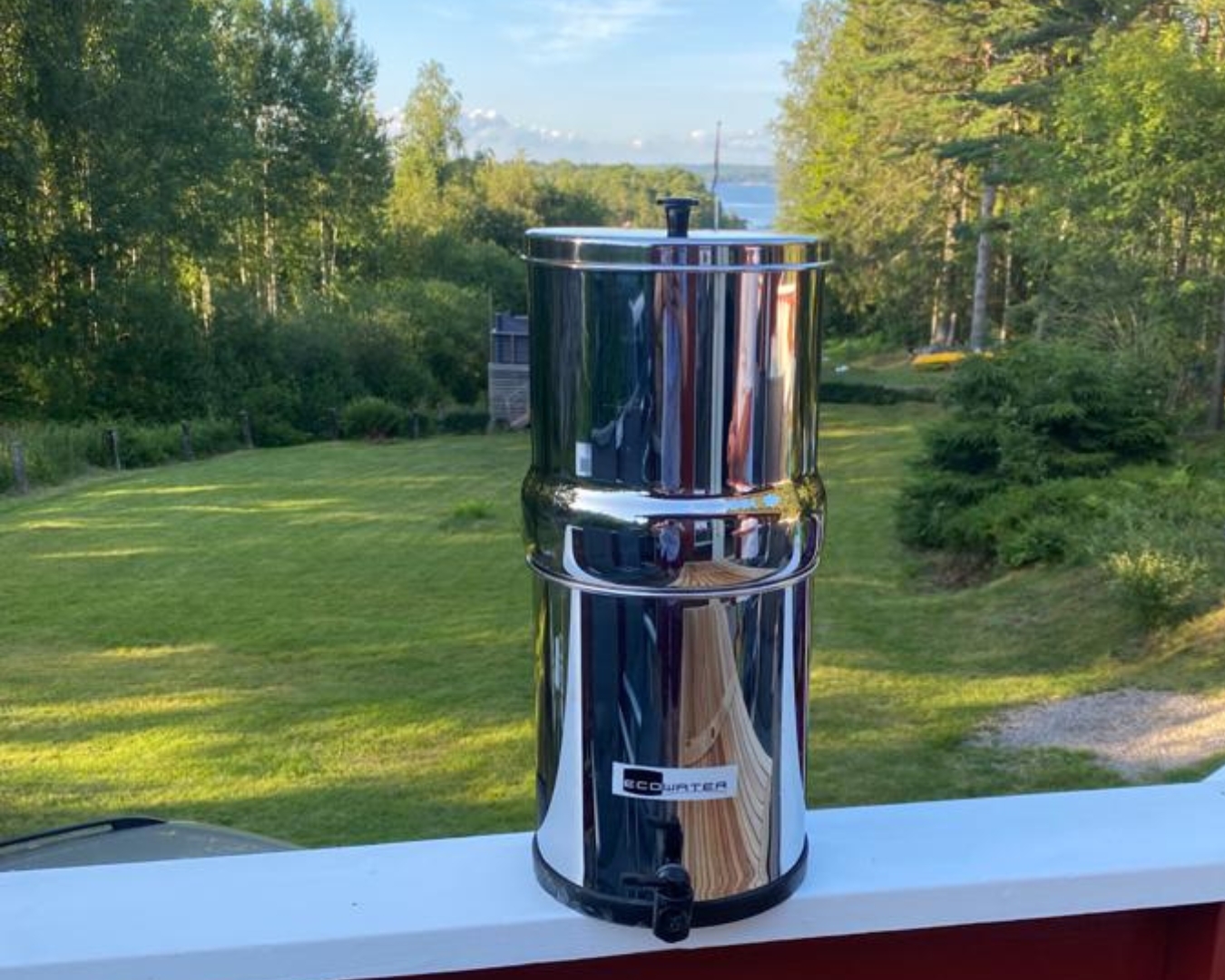 Gravity vannfilter på et rekkverk